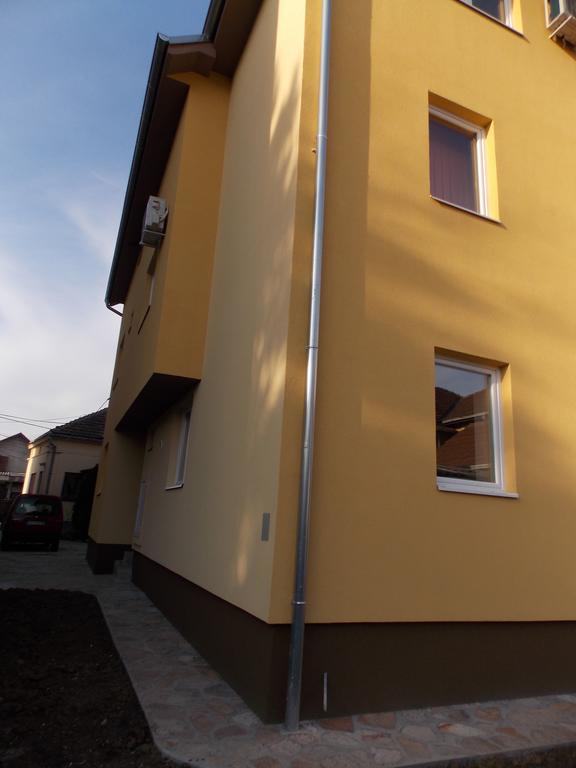 Kety Apartments Kragujevac Luaran gambar